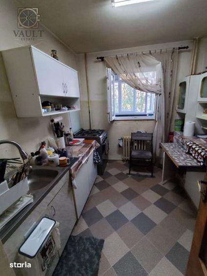 Apartament cu 3 camere decomandat în Rahova