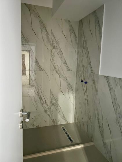 Apartament cu 3 camere semidecomandat în Florești