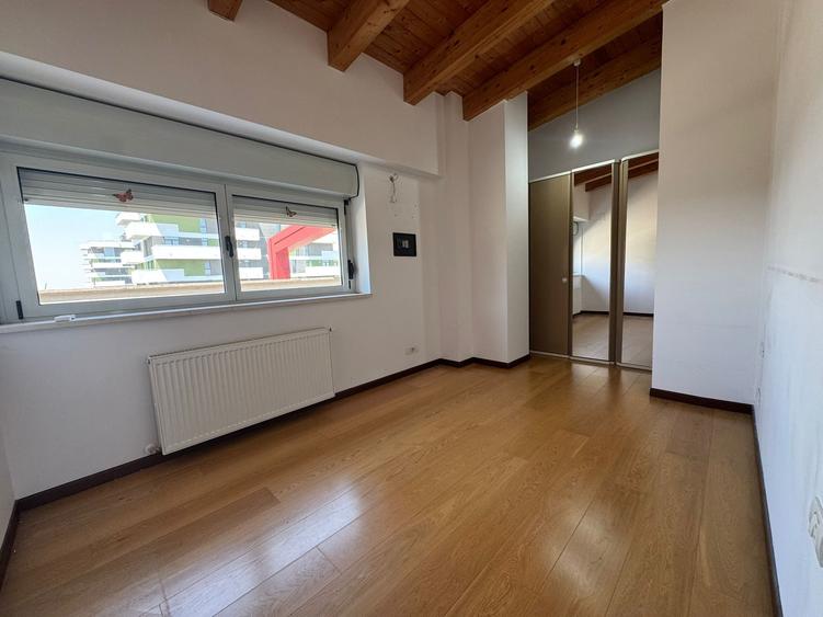 Penthouse cu 3 camere în Torontalului