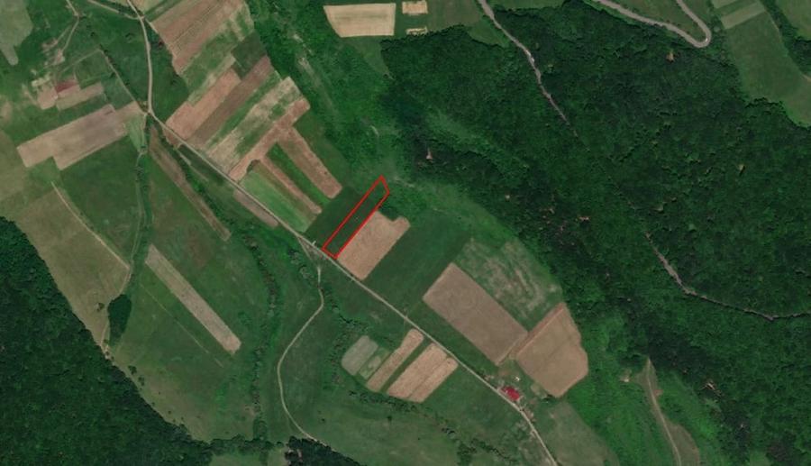 Teren de 5100 mp, în Central