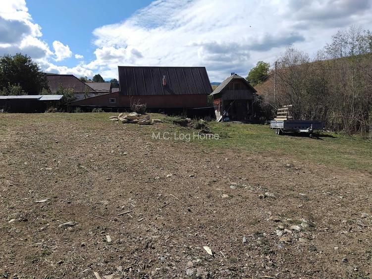 Teren 6.733 mp cu utilitati, asfalt si constructii ideal pentru casa/cabana