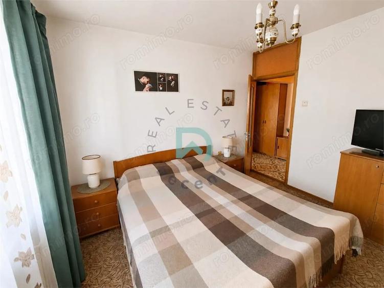 Apartament cu 3 camere decomandat în Vlahuță