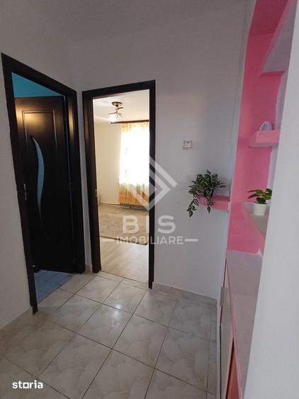 Apartament cu 3 camere decomandat, mobilat în Sud
