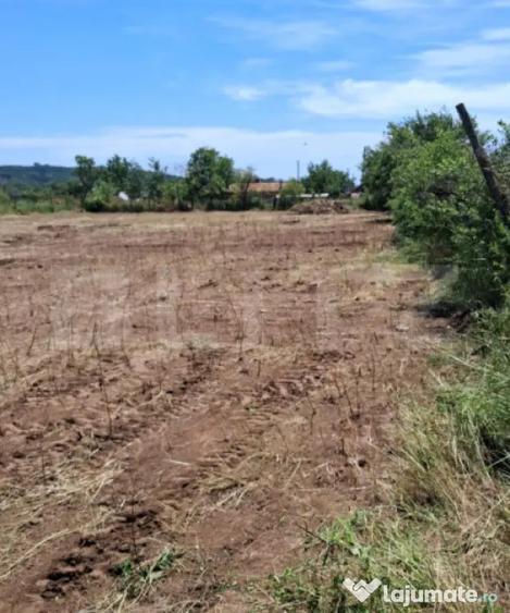 Teren intravilan 2.531 mp, dubla deschidere 2 strazi, util - 3