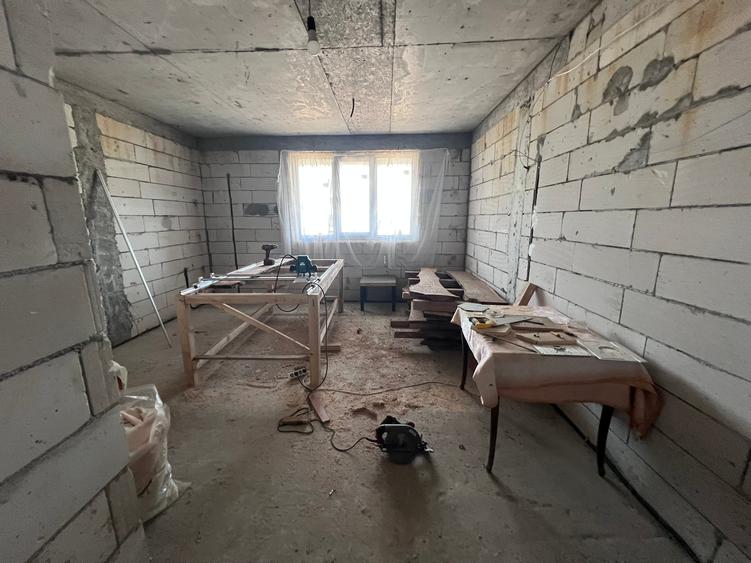 Casă individuală cu 9 camere cu Teren 1160 Mp în 1 Decembrie