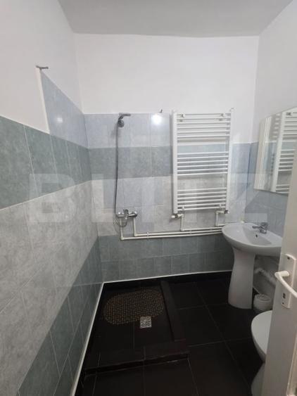 Garsonieră decomandată, mobilată în Est