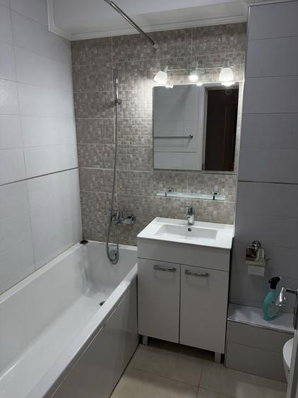 Apartament cu 3 camere decomandat în Craiovei