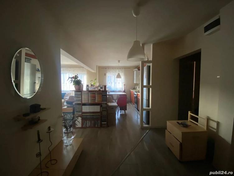 Apartament cu 4 camere decomandat în Petros