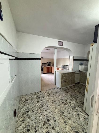 Casă cu 7 camere cu Teren 798 Mp în Costi