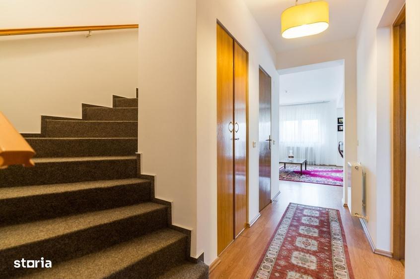 Casă cu 4 camere decomandat în Central