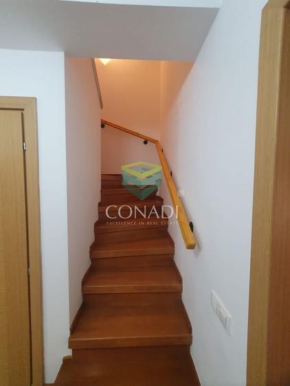 Casă individuală cu 5 camere cu Canalizare în Nord-Vest
