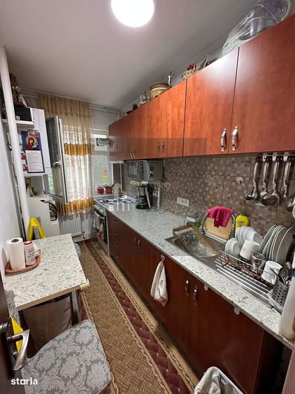 Apartament cu 3 camere semidecomandat în Giurgiului