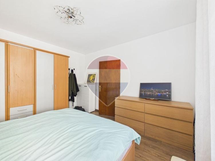 Casă cu 8 camere cu Teren 174 Mp în Nerva Traian