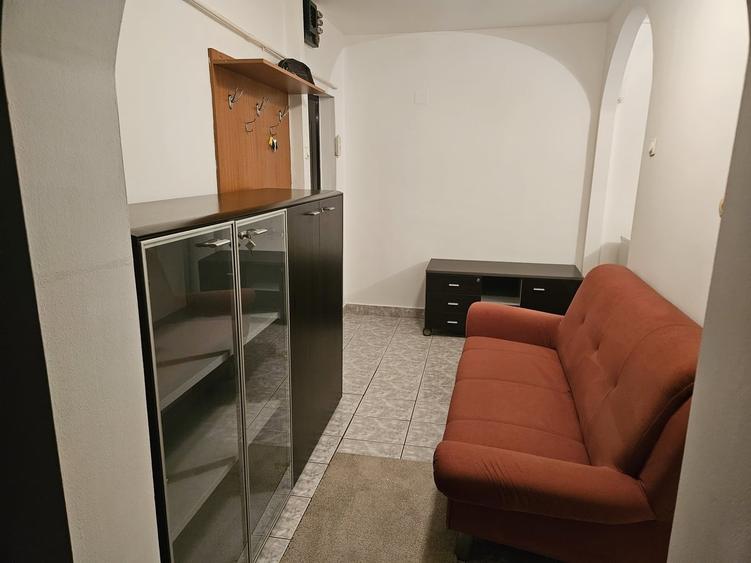 Garsonieră decomandată, mobilată în Basarab