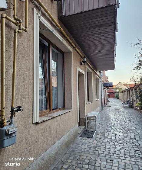 Apartament cu 3 camere decomandat în Orașul Nou