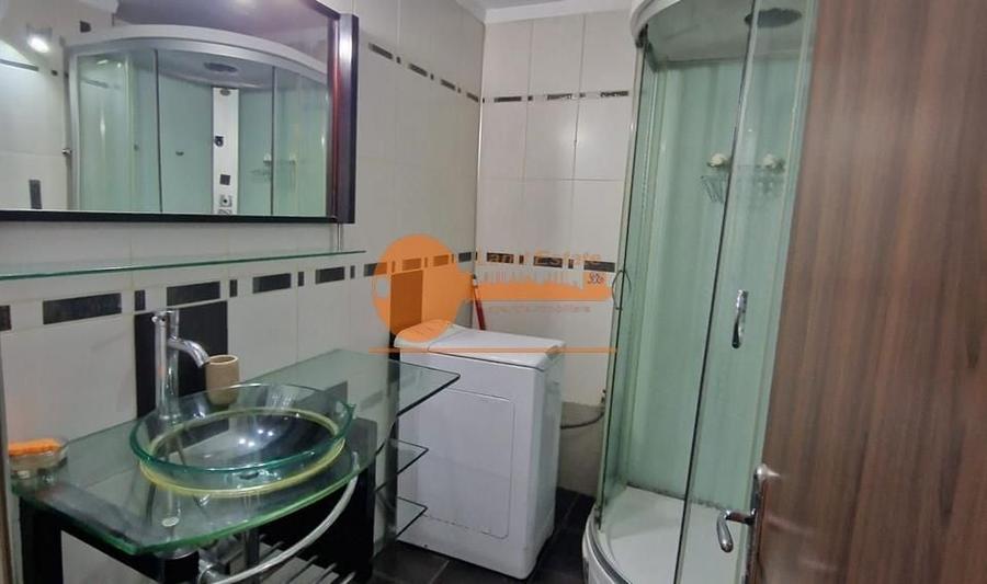 Apartament cu 3 camere semidecomandat, mobilat în Drumul Sării