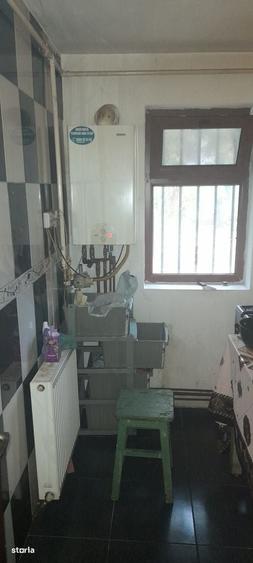Apartament cu 3 camere semidecomandat în Micro 6