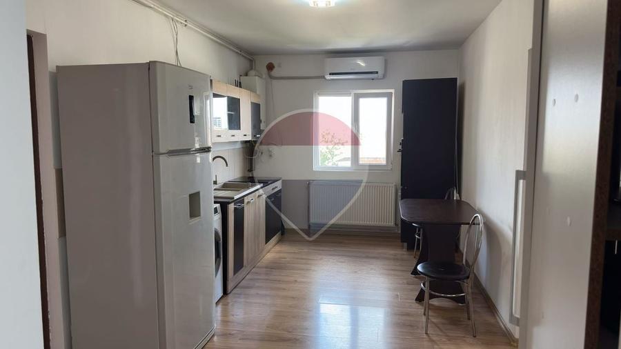 Apartament cu 3 camere în Soarelui
