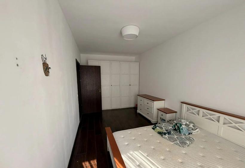 Apartament cu 3 camere semidecomandat în Metalurgiei