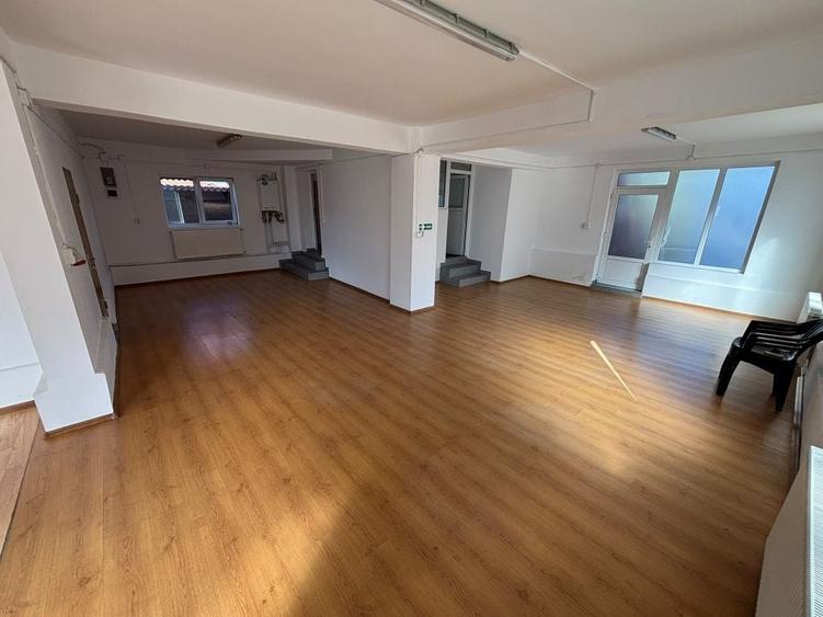 Spațiu comercial, de 150 mp, în Rădaia