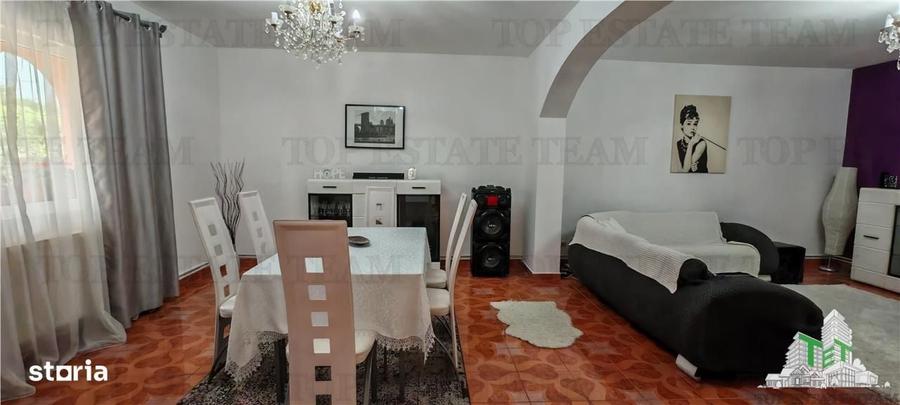 Casă cu 4 camere în Roșu