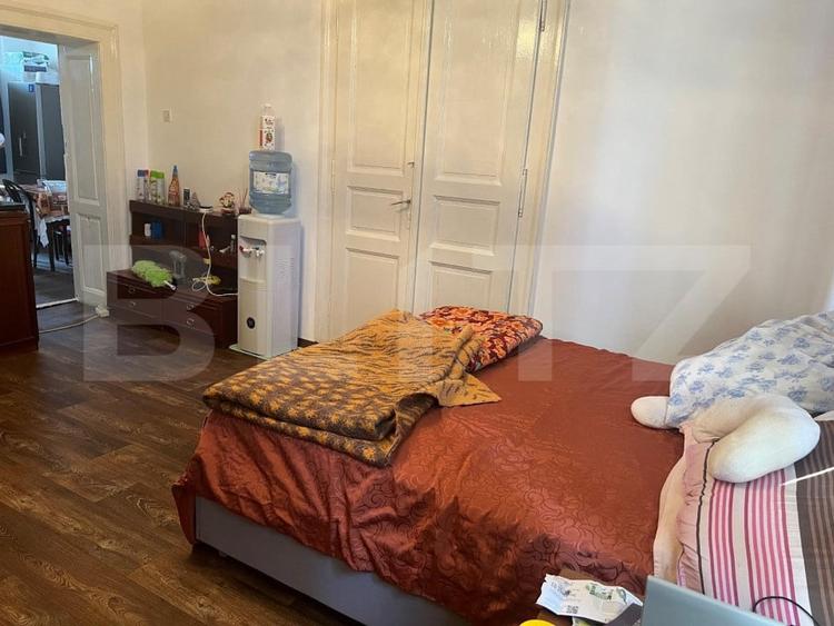 Apartament cu 3 camere semidecomandat, mobilat în Traian