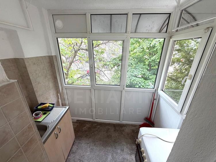 Apartament cu 2 camere decomandat în Sărari