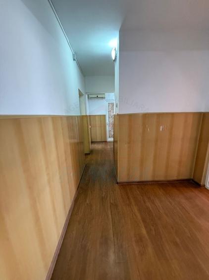 Apartament cu 4 camere decomandat, mobilat în Micro 20