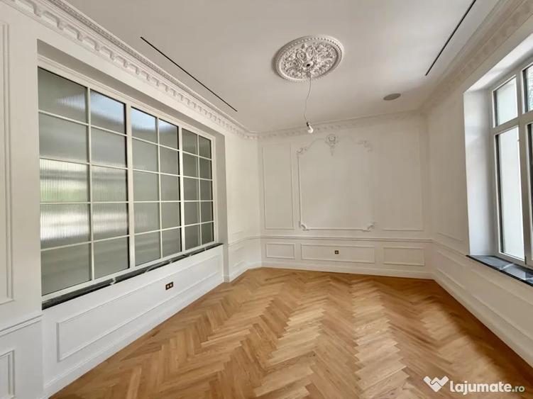 Casă cu 7 camere cu Teren 248 Mp în Romană