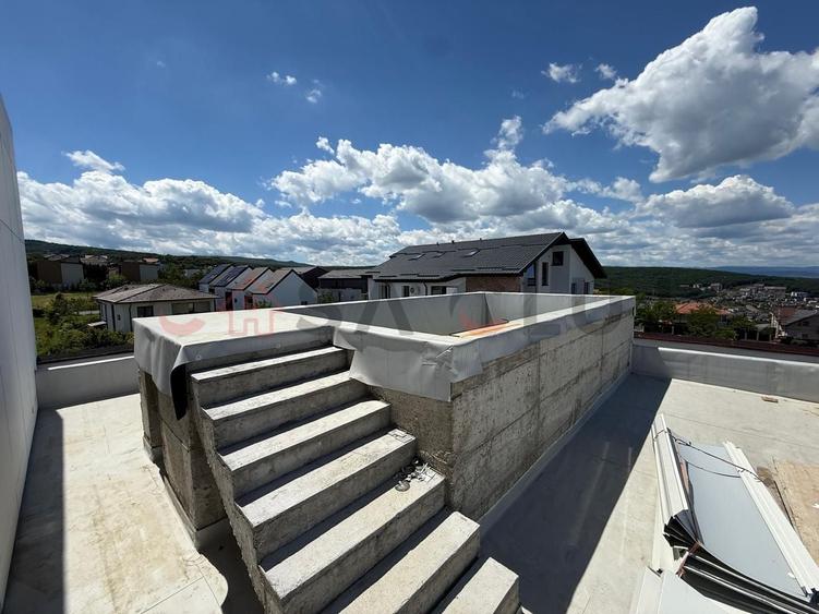 Apartament cu 3 camere semidecomandat în Europa
