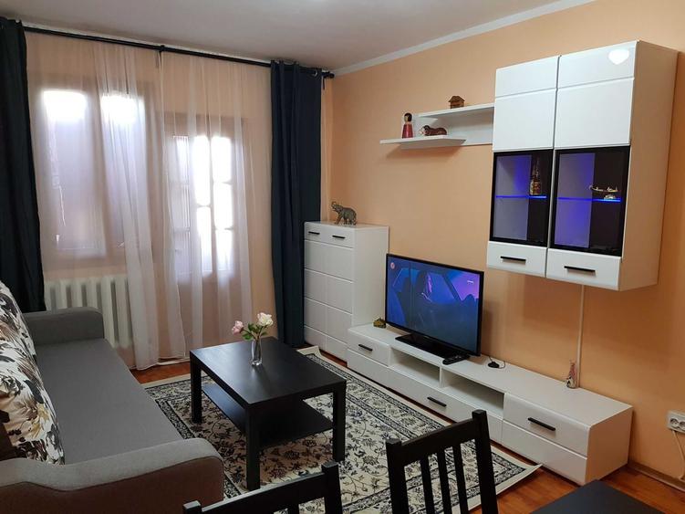 Apartament cu 3 camere semidecomandat în Sud