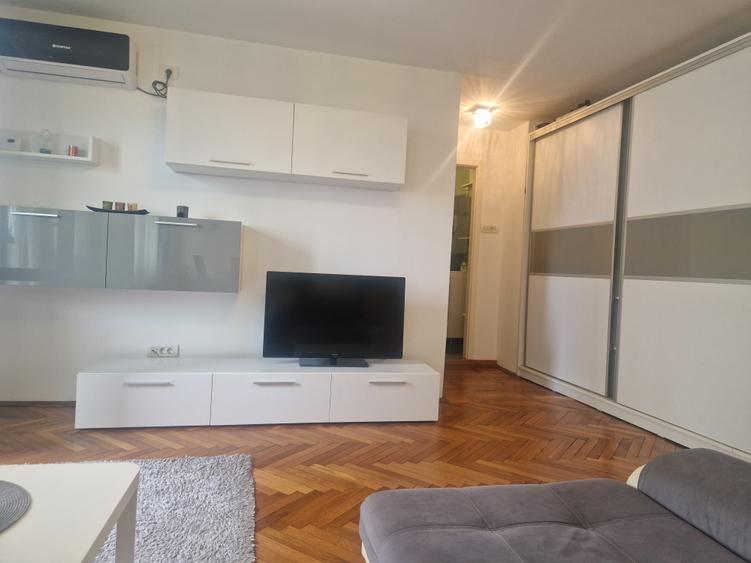 Apartament cu 3 camere decomandat în Circumvalațiunii
