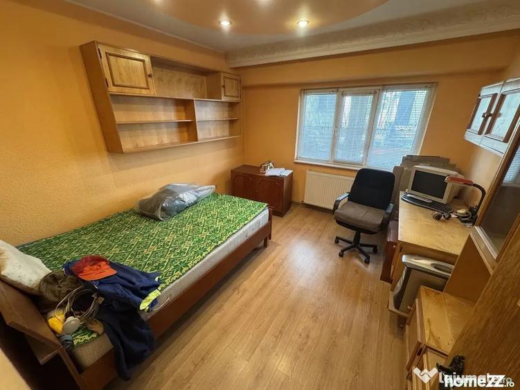 Apartament cu 3 camere decomandat, mobilat în Casa de Cultură