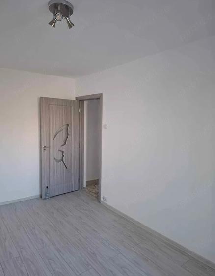 Apartament cu 3 camere semidecomandat în Tomis Nord