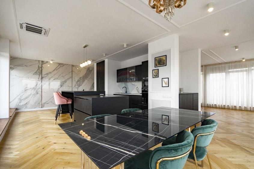 Penthouse cu 6 camere în Cantemir