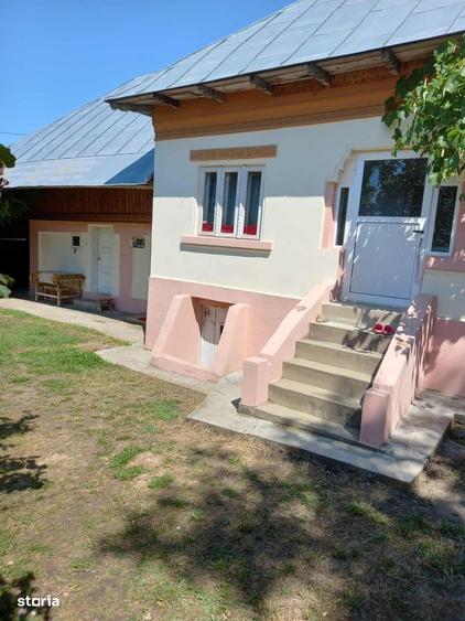 Casă cu 3 camere în Coșești