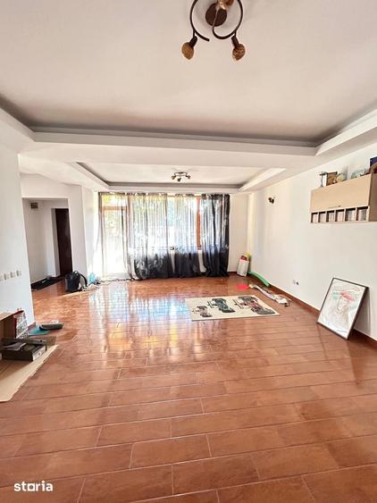 Casă cu 4 camere cu Teren 245 Mp în Domnești