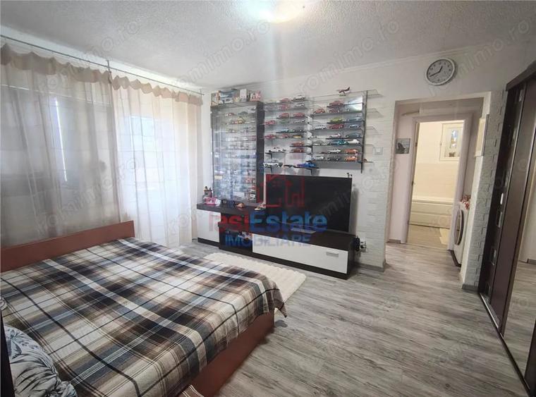 Apartament cu 2 camere semidecomandat în Filiași