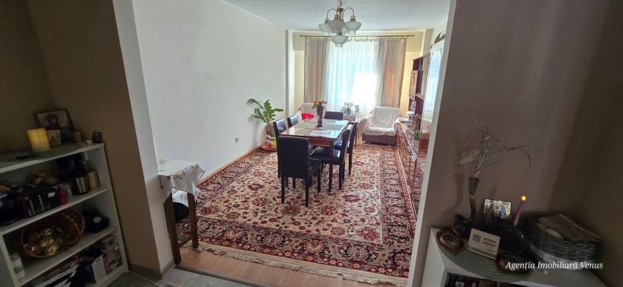 Apartament cu 4 camere în Central