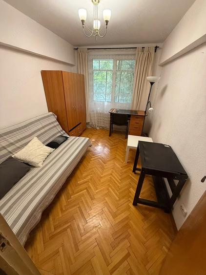 Apartament cu 3 camere decomandat în Tineretului
