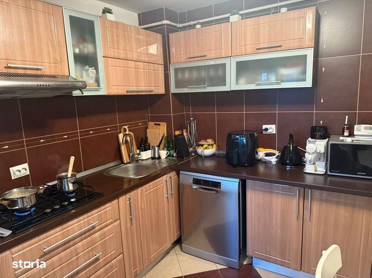 Apartament cu 3 camere decomandat în Micro 5