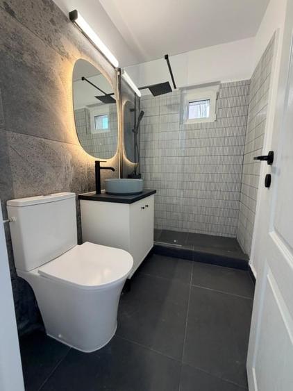 Apartament cu 3 camere semidecomandat în Titan
