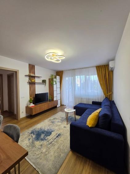 Apartament cu 3 camere semidecomandat, mobilat în Podu Roș