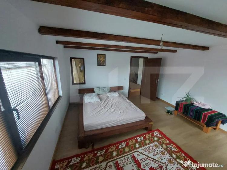 Casă cu 7 camere cu Teren 900 Mp în Săcele