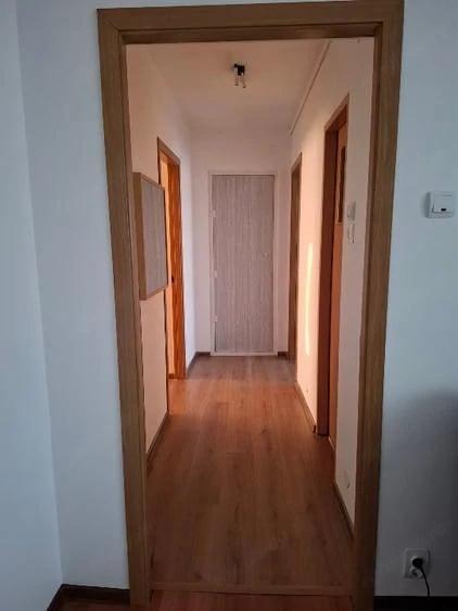 Apartament cu 3 camere semidecomandat în Uverturii
