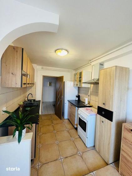 Apartament cu 3 camere decomandat, mobilat în Tomis III