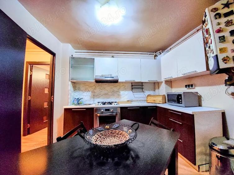 Apartament cu 3 camere decomandat în Lidia