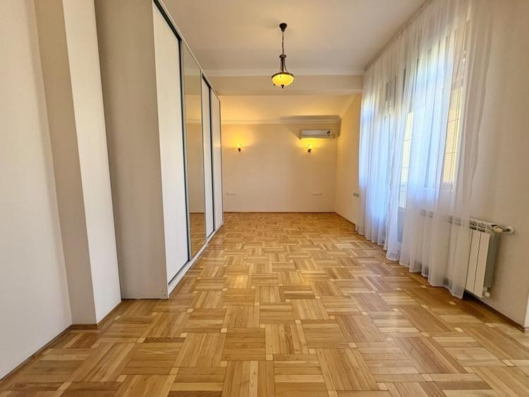 Casă individuală cu 8 camere cu Piscina în Voluntari