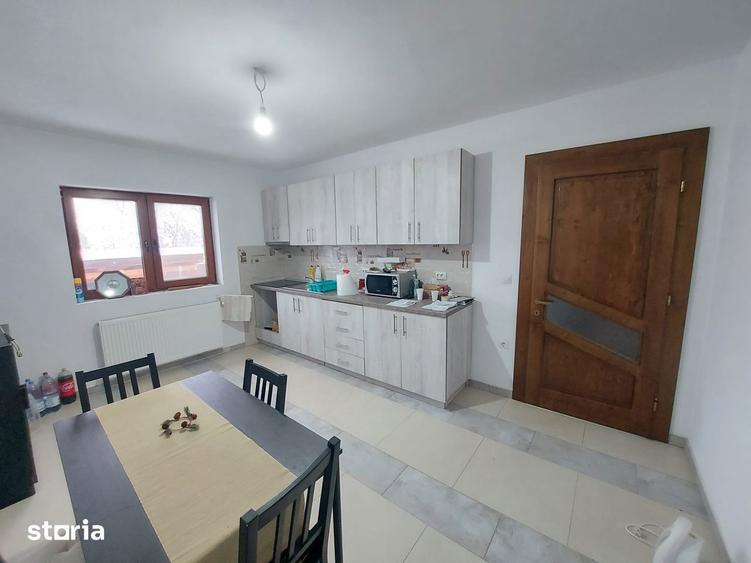 Casă cu 4 camere decomandat cu Teren 710 Mp în Poplaca