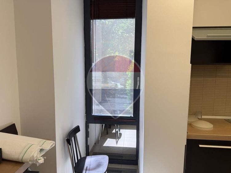 Apartament cu 3 camere semidecomandat în Primăverii